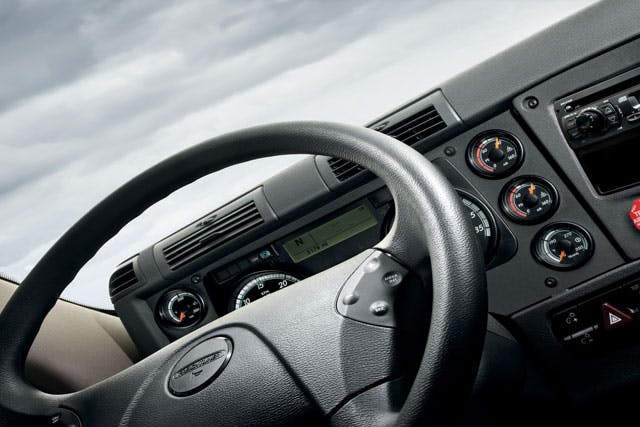 interior-steering-wheel-640x427.jpg
